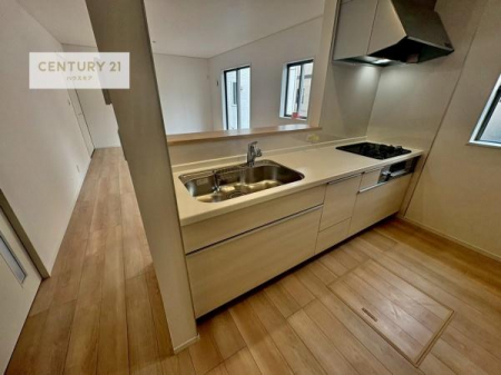 �L�b�`���@��l�C�̑Ζʎ��V�X�e���L�b�`�����̗p���Ă��܂��I���Ƒ��̃R�~���j�P�[�V���������R�Ƒ�����݌v�ł��B
���q�l�ɂ��ڂ��͂��̂Ŋ������ł��ˁB�L�X�g���ĉ��K�ɍ�Ƃ��i�݂܂��I