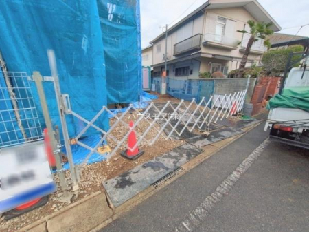 ���ԏ�@���ԃX�y�[�X��2�䕪����܂��I�Ԏ�ɂ���Ă�3��I�Z�J���h�J�[�͂������A�o�C�N�⎩�]�ԂȂǂ��u���ꏊ�ɍ���܂���B