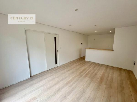 ���r���O�@�S�n�ǂ����r���O�͉Ƒ������R�ƏW�܂�܂��B�Ƒ��c�R�̎��Ԃ����������ł��B���Ƒ��ƁA����w�[���������Ԃ��߂��������ł��ˁB���邭�J���I�ȋ�Ԃł��B