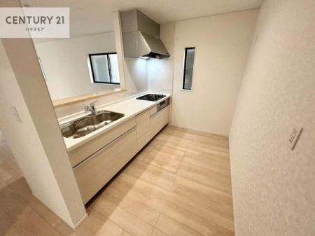 �L�b�`���@��l�C�̑Ζʎ��V�X�e���L�b�`�����̗p���Ă��܂��I���Ƒ��̃R�~���j�P�[�V���������R�Ƒ�����݌v�ł��B
���q�l�ɂ��ڂ��͂��̂Ŋ������ł��ˁB���[�͂�����܂��I