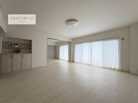 ���r���O�@�傫�ȑ����炽���Ղ�̗z���������閾�邢�_�C�j���O�L�b�`���B�J�����̂��郊�r���O�ŉƑ��c���̂��났�̎��Ԃ��߂����܂��B