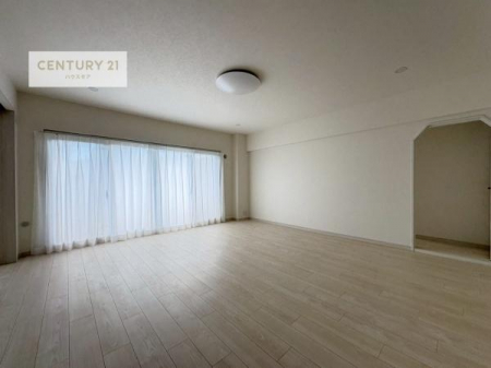 ���r���O�@�S�n�ǂ����r���O�͉Ƒ������R�ƏW�܂�܂��B�Ƒ��c�R�̎��Ԃ����������ł��B���Ƒ��ƁA����w�[���������Ԃ��߂��������ł��ˁB���邭�J���I�ȋ�Ԃł��B