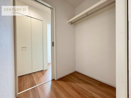 ���[�@�ʂ蔲�����ł��Ǝ������ɕ֗��ȃE�H�[�N�X���[�N���[�[�b�g���I
�傫�ȉו���X�g�b�N�p�i���X�b�L�����[���邱�Ƃ��\�ł��B