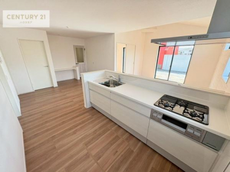 �L�b�`���@��l�C�̑Ζʎ��V�X�e���L�b�`�����̗p���Ă��܂��I���Ƒ��̃R�~���j�P�[�V���������R�Ƒ�����݌v�ł��B
���q�l�ɂ��ڂ��͂��̂Ŋ������ł��ˁB���[�͂�����܂��I