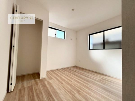 �m���@���[�X�y�[�X�����Ă��܂��I�������X�b�L�����ڂ��鎖���ł��܂��ˁB
�Ƌ��I�΂Ȃ��V���v���ȃf�U�C���ׁ̈A�Ƌ��I�΂����C�ɓ���̋�ԍ�肪�ł������ł��ˁB