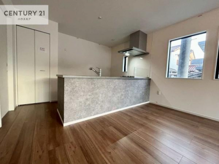 ���r���O�@���r���O�S�̂����n����ΖʃL�b�`���Ȃ̂ŁA���q�l�̗l�q�������Ȃ����Ƃ��ł���q��Ă����₷�����S�ȊԎ�ł��I