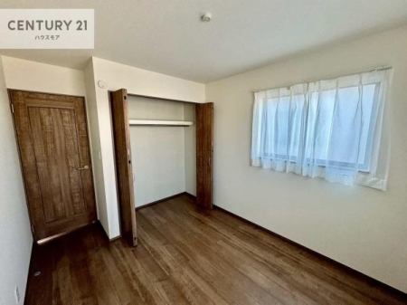 ���[�@�S�����Ɏ��[�X�y�[�X��݂��A�ߗނ�G�ߕ��A��̃A�C�e���܂ł�������Ǝ��܂�݌v�B�e�������ƂɎ��[���m�ۂ��邱�ƂŁA���Z��Ԃ��L���g���A��������Ƃ�����炵���������܂��B