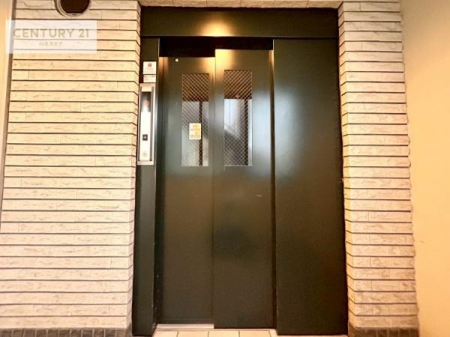 ���̑����p���@�G���x�[�^�[�����̃}���V�����ŁA�d���ו���x�r�[�J�[�̈ړ������K�B�����̐��������X���[�Y�ɂȂ�܂��B