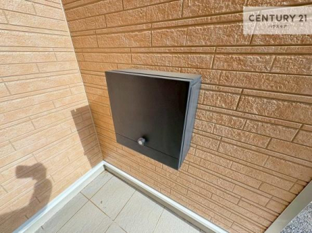 ���̑����n�@�O�Ǖt���|�X�g���̗p���A���ւ܂����������艉�o�B�����̗X�֕��̎󂯎����֗��ł��B