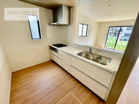 �L�b�`���@��Ƃ肠�钲���X�y�[�X�ō�Ƃ����₷�����K�ȃL�b�`���ł��I
���q�l�ƈꏏ�ɂ��َq������y���߂�L�X�X�y�[�X�ł��B�y�����������ԂɂȂ肻���ł��ˁI