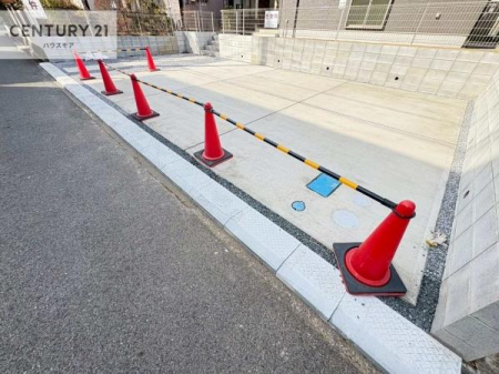 ���ԏ�@���ԃX�y�[�X��3�䕪����܂��I�Z�J���h�J�[�͂������A�o�C�N�⎩�]�ԂȂǂ��u���ꏊ�ɍ���܂���B