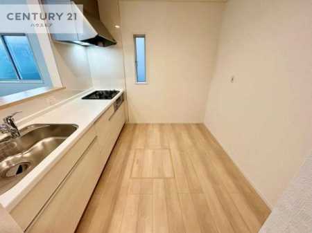 �L�b�`���@��l�C�̑Ζʎ��V�X�e���L�b�`�����̗p���Ă��܂��I���Ƒ��̃R�~���j�P�[�V���������R�Ƒ�����݌v�ł��B
���q�l�ɂ��ڂ��͂��̂Ŋ������ł��ˁB�L�X�g���ĉ��K�ɍ�Ƃ��i�݂܂��B