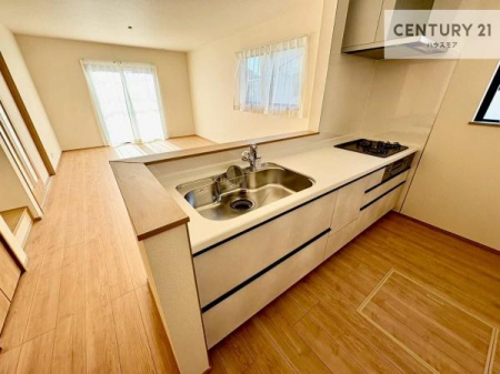 �L�b�`���@��l�C�̑Ζʎ��V�X�e���L�b�`�����̗p���Ă��܂��I���Ƒ��̃R�~���j�P�[�V���������R�Ƒ�����݌v�ł��B
���q�l�ɂ��ڂ��͂��̂Ŋ������ł��ˁB�L�X�g���ĉ��K�ɍ�Ƃ��i�݂܂��B