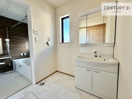 ���ʑ�E���ʏ��@�O�ʋ��d�l�̐��ʏ��́A�g�����Ȃ݂����₷������I���͎��[�ɂȂ��Ă��܂��B�h���C���[�₨���ϓ����Еt������̂Ő��ʑ������X�b�L���ƌ����邱�Ƃ��o���܂��I