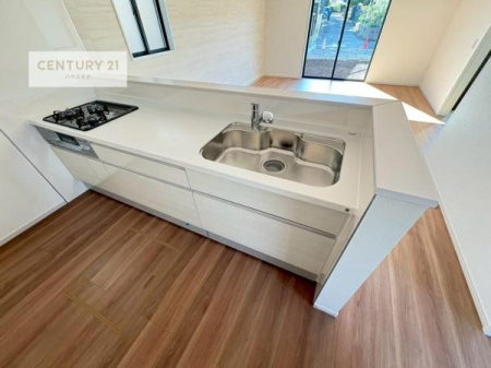 �L�b�`���@��l�C�̑Ζʎ��V�X�e���L�b�`�����̗p���Ă��܂��I���Ƒ��̃R�~���j�P�[�V���������R�Ƒ�����݌v�ł��B
���q�l�ɂ��ڂ��͂��̂Ŋ������ł��ˁB�L�X�g���ĉ��K�ɍ�Ƃ��i�݂܂��B