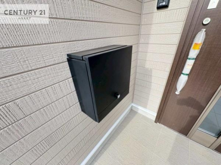 ���̑����n�@�O�Ǖt���|�X�g���̗p���A���ւ܂����������艉�o�B�����̗X�֕��̎󂯎����֗��ł��B