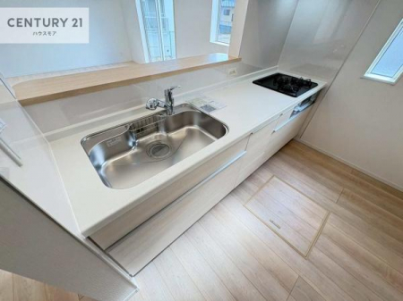 �L�b�`���@��l�C�̑Ζʎ��V�X�e���L�b�`�����̗p���Ă��܂��I���Ƒ��̃R�~���j�P�[�V���������R�Ƒ�����݌v�ł��B
���q�l�ɂ��ڂ��͂��̂Ŋ������ł��ˁB�L�X�g���ĉ��K�ɍ�Ƃ��i�݂܂��B