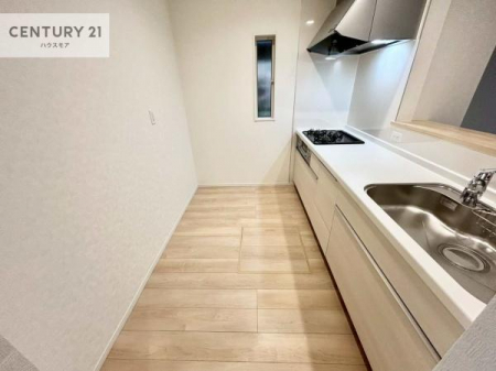 �L�b�`���@��Ƃ肠�钲���X�y�[�X�ō�Ƃ����₷�����K�ȃL�b�`���ł��I
���q�l�ƈꏏ�ɂ��َq������y���߂�L�X�X�y�[�X�ł��B�y�����������ԂɂȂ肻���ł��ˁI