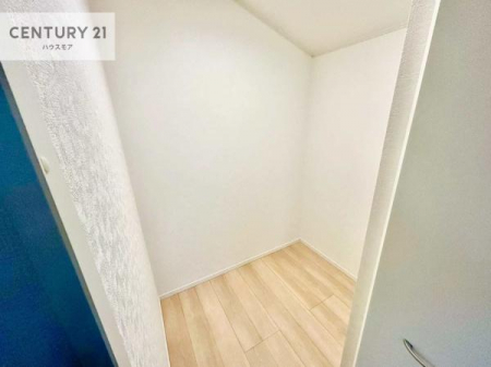 ���[�@�E�H�[�N�C���N���[�[�b�g�t���ł��B��������̂��m���Ȃǂ����[���Ă��������ł��ˁI���ɂ���@�������ȂǋG�ߕ��̑傫�ȉƓd�����[�ł��܂��B