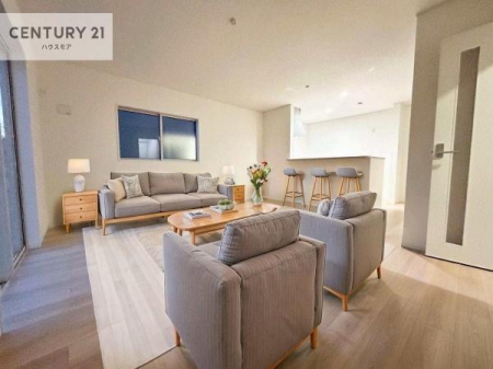 ���r���O�@�Ƌ��CG�p�[�X�ł��B�J�����̂���L�XLDK�I�\�t�@�[��_�C�j���O�e�[�u����u���Ă������ɂȂ�Ȃ��̂ŉ��K�ɉ߂����܂��I�R�~���j�P�[�V���������₷�����r���O�ł��I