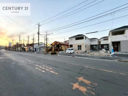 ���̑����n�@�O�ʓ��H��18���I�z����ǍD�ȗ��n�ł��B
�Ԍɓ��ꂪ���ȕ������S�ł��ˁB