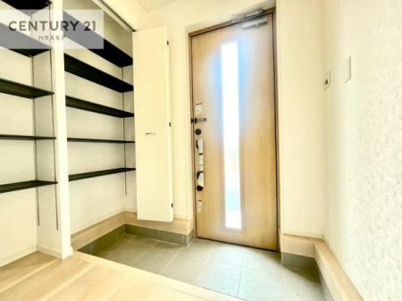 ���ց@�V���[�Y�{�b�N�X�t���Ȃ̂ŁA���ւ��Еt�����|�������₷���ł��I
�X�b�L���������ւŌ˂��J�����u�ԁA�������̂���S�n������Ԃ��o�}���Ă���܂��B
