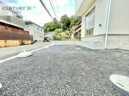 ���ԏ�@���ԃX�y�[�X��2�䕪����܂��I�Z�J���h�J�[�͂������A�o�C�N�⎩�]�ԂȂǂ��u���ꏊ�ɍ���܂���B