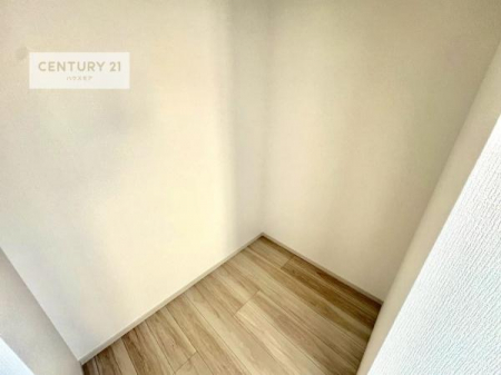 ���[�@�E�H�[�N�C���N���[�[�b�g�t���ł��B��������̂��m���Ȃǂ����[���Ă��������ł��ˁI���ɂ���@�������ȂǋG�ߕ��̑傫�ȉƓd�����[�ł��܂��B