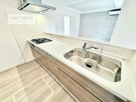 �L�b�`���@��l�C�̑Ζʎ��V�X�e���L�b�`�����̗p���Ă��܂��I���Ƒ��̃R�~���j�P�[�V���������R�Ƒ�����݌v�ł��B
���q�l�ɂ��ڂ��͂��̂Ŋ������ł��ˁB���[�͂�����܂��I