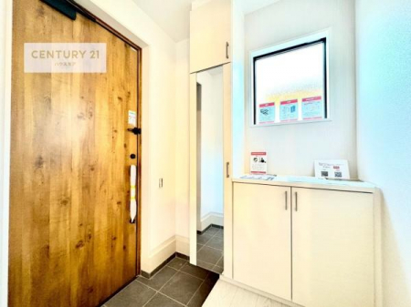 ���ց@�V���[�Y�{�b�N�X�t���Ȃ̂ŁA���ւ��Еt�����|�������₷���ł��I
�X�b�L���������ւŌ˂��J�����u�ԁA�������̂���S�n������Ԃ��o�}���Ă���܂��B
