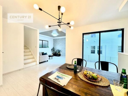 ���r���O�@��؂ȉƑ����W�܂邩�炱��LDK�ɂ͂�����肽���B
�q�����������C�ɏ΂��Ȃ��瑖�����Ă���p�����������u�L���Ƃɂ��ėǂ������v�Ǝv���u�Ԃł��B