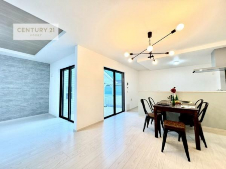 ���r���O�@��؂ȉƑ����W�܂邩�炱��LDK�ɂ͂�����肽���B
�q�����������C�ɏ΂��Ȃ��瑖�����Ă���p�����������u�L���Ƃɂ��ėǂ������v�Ǝv���u�Ԃł��B