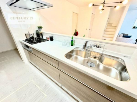 �L�b�`���@��l�C�̑Ζʎ��V�X�e���L�b�`�����̗p���Ă��܂��I���Ƒ��̃R�~���j�P�[�V���������R�Ƒ�����݌v�ł��B
���q�l�ɂ��ڂ��͂��̂Ŋ������ł��ˁB�L�X�g���ĉ��K�ɍ�Ƃ��i�݂܂��B