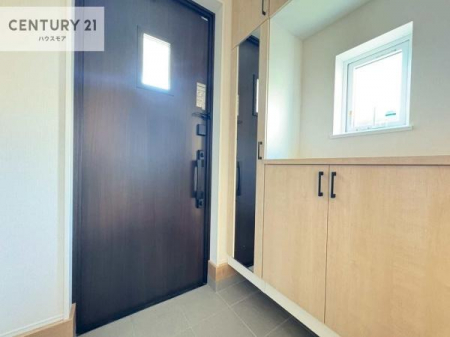 ���ց@�V���[�Y�{�b�N�X�t���Ȃ̂ŁA���ւ��Еt�����|�������₷���ł��I
�X�b�L���������ւŌ˂��J�����u�ԁA�������̂���S�n������Ԃ��o�}���Ă���܂��B