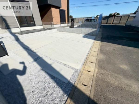 ���ԏ�@���ԃX�y�[�X��2�䕪����܂��I�Z�J���h�J�[�͂������A�o�C�N�⎩�]�ԂȂǂ��u���ꏊ�ɍ���܂���B