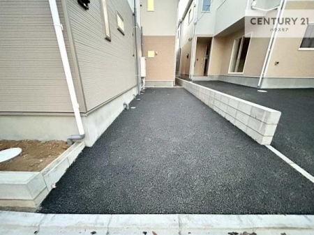 ���ԏ�@���ԃX�y�[�X��2�䕪����܂��I�Z�J���h�J�[�͂������A�o�C�N�⎩�]�ԂȂǂ��u���ꏊ�ɍ���܂���B