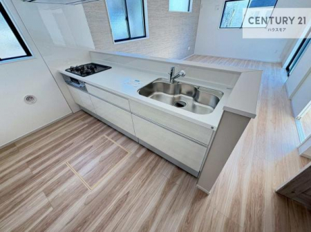 �L�b�`���@��l�C�̑Ζʎ��V�X�e���L�b�`�����̗p���Ă��܂��I���Ƒ��̃R�~���j�P�[�V���������R�Ƒ�����݌v�ł��B
���q�l�ɂ��ڂ��͂��̂Ŋ������ł��ˁB�L�X�g���ĉ��K�ɍ�Ƃ��i�݂܂��B