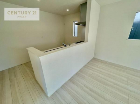 ���r���O�@���r���O�S�̂����n����ΖʃL�b�`���Ȃ̂ŁA���q�l�̗l�q�������Ȃ����Ƃ��ł���q��Ă����₷�����S�ȊԎ�ł��I