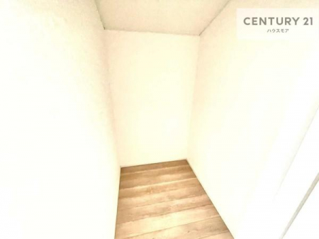 ���[�@�E�H�[�N�C���N���[�[�b�g�t���ł��B��������̂��m���Ȃǂ����[���Ă��������ł��ˁI���ɂ���@�������ȂǋG�ߕ��̑傫�ȉƓd�����[�ł��܂��B