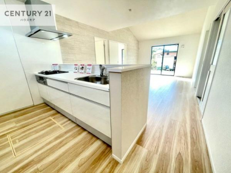 �L�b�`���@��l�C�̑Ζʎ��V�X�e���L�b�`�����̗p���Ă��܂��I���Ƒ��̃R�~���j�P�[�V���������R�Ƒ�����݌v�ł��B
���q�l�ɂ��ڂ��͂��̂Ŋ������ł��ˁB�L�X�g���ĉ��K�ɍ�Ƃ��i�݂܂��B