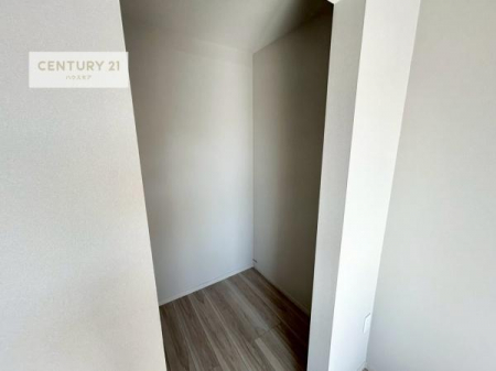 ���[�@�E�H�[�N�C���N���[�[�b�g�t���ł��B��������̂��m���Ȃǂ����[���Ă��������ł��ˁI���ɂ���@�������ȂǋG�ߕ��̑傫�ȉƓd�����[�ł��܂��B