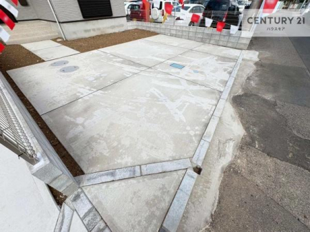 ���ԏ�@���ԃX�y�[�X��2�䕪����܂��I�Z�J���h�J�[�͂������A�o�C�N�⎩�]�ԂȂǂ��u���ꏊ�ɍ���܂���B