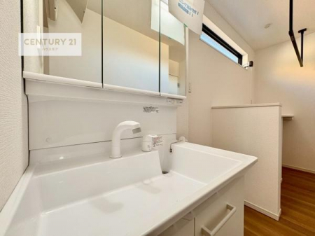 ���ʑ�E���ʏ��@�[�����ʑ�{�E���́A�������˂ɂ����̂ł�����ꂪ�y�X�I���������ۂĂ܂��I
�L���C�Ȑ��ʏ��Ŏ��������̃��`�x�[�V�������オ��܂��ˁI