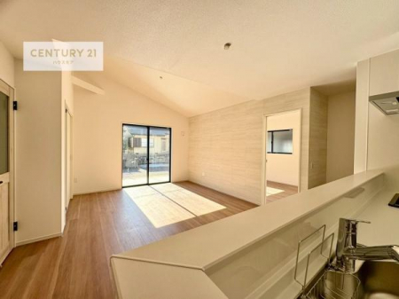 ���r���O�@�S�n�ǂ����r���O�͉Ƒ������R�ƏW�܂�܂��B�Ƒ��c�R�̎��Ԃ����������ł��B���Ƒ��ƁA����w�[���������Ԃ��߂��������ł��ˁB���邭�J���I�ȋ�Ԃł��B