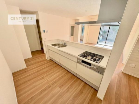 �L�b�`���@��l�C�̑Ζʎ��V�X�e���L�b�`�����̗p���Ă��܂��I���Ƒ��̃R�~���j�P�[�V���������R�Ƒ�����݌v�ł��B
���q�l�ɂ��ڂ��͂��̂Ŋ������ł��ˁB�L�X�g���ĉ��K�ɍ�Ƃ��i�݂܂��B