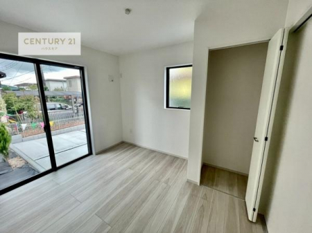 ���r���O�ȊO�̋����@���r���O�Ɨאڂ����m���ł��I�Ǝ��̋x�e�X�y�[�X��L�b�Y�X�y�[�X�Ƃ��Ċ��p����̂��悳�����ł��ˁI
���[���t���Ă��܂��I
