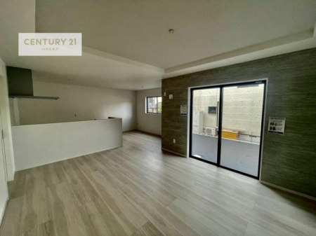 ���r���O�@��؂ȉƑ����W�܂邩�炱��LDK�ɂ͂�����肽���B
�q�����������C�ɏ΂��Ȃ��瑖�����Ă���p�����������u�L���Ƃɂ��ėǂ������v�Ǝv���u�Ԃł��B