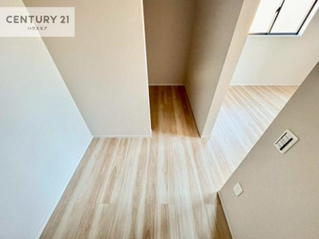 ���[�@�E�H�[�N�C���N���[�[�b�g�t���ł��B��������̂��m���Ȃǂ����[���Ă��������ł��ˁI���ɂ���@�������ȂǋG�ߕ��̑傫�ȉƓd�����[�ł��܂��B