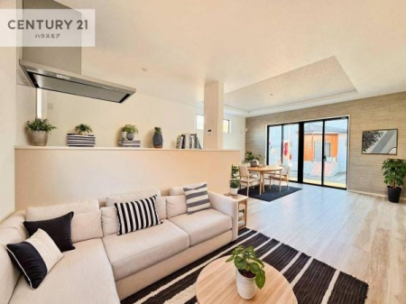 ���r���O�@�Ƌ��CG�p�[�X�ł��B��؂ȉƑ����W�܂邩�炱��LDK�ɂ͂�����肽���B
�q�����������C�ɏ΂��Ȃ��瑖�����Ă���p�����������u�L���Ƃɂ��ėǂ������v�Ǝv���u�Ԃł��B