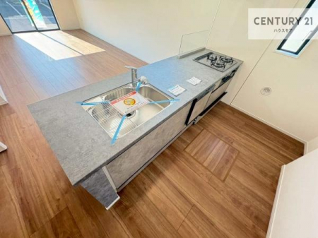 �L�b�`���@��l�C�̑Ζʎ��V�X�e���L�b�`�����̗p���Ă��܂��I���Ƒ��̃R�~���j�P�[�V���������R�Ƒ�����݌v�ł��B
���q�l�ɂ��ڂ��͂��̂Ŋ������ł��ˁB�L�X�g���ĉ��K�ɍ�Ƃ��i�݂܂��B